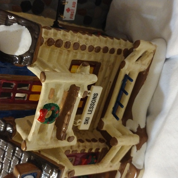 Vintage Birch Run Ski Chalet Original Snow Village - Picture 4 of 17